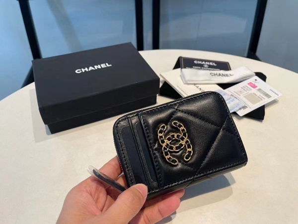 シャネル財布背面デザイン